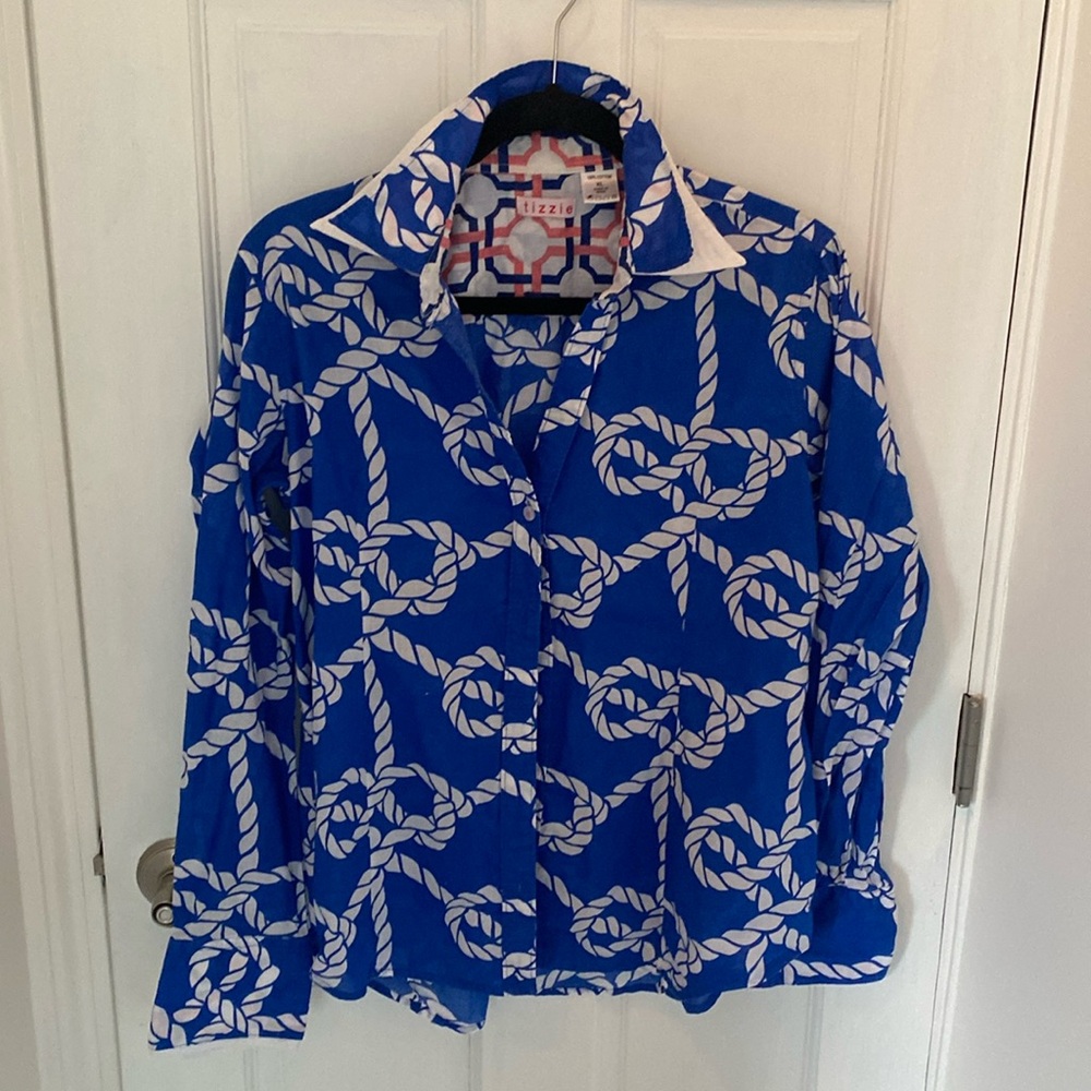 Ladies lightweight cotton button down shirt.